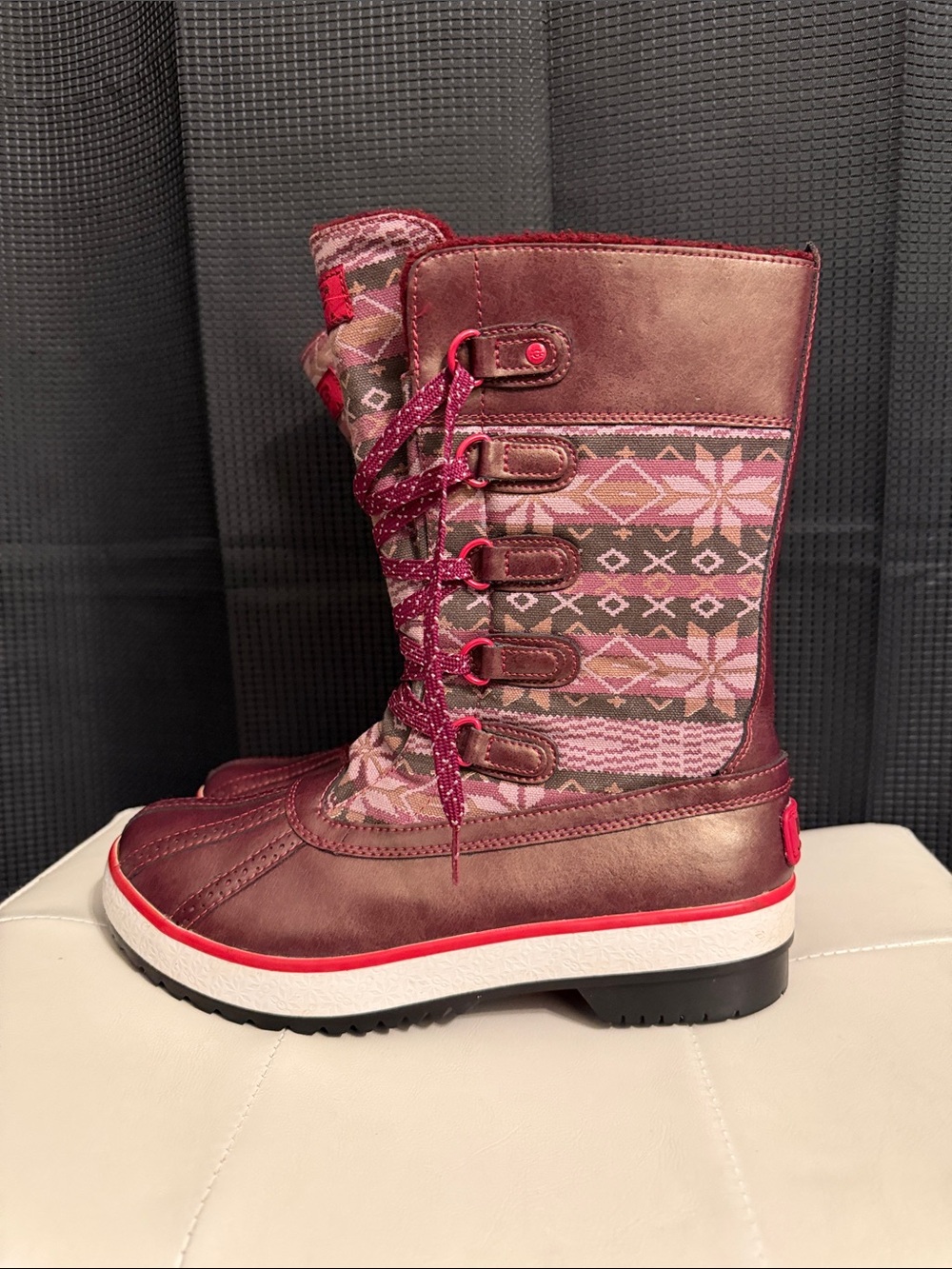 UGG Baroness Fair Isle Lace up Duck Boots in Burgundy and Nordic Sugarplum Sz 9